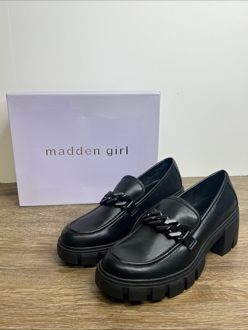 Madden Girl Hoxtonn Black Chain Detail Lug Sole Loafers Size 10 NIB